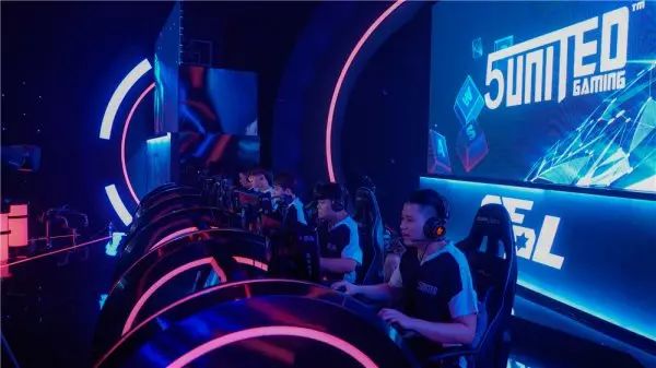 也让我们深 也让我们深